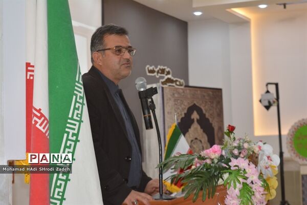 گرامیداشت هفته کتاب و کتابخوانی و آیین نواختن زنگ کتاب در دبیرستان مهشید مصلی نژاد ناحیه یک مشهد