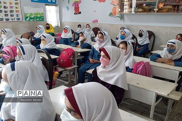 اهدای بسته فرهنگی به دانش‌آموزان واحد‌های آموزشی روستایی اسلامشهر