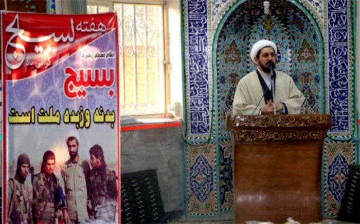 یکی از ارکان توجه به خدمت، در لباس معلمی است