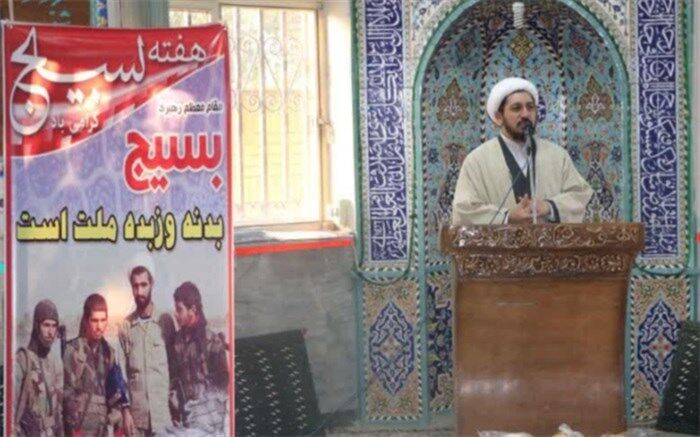 یکی از ارکان توجه به خدمت، در لباس معلمی است