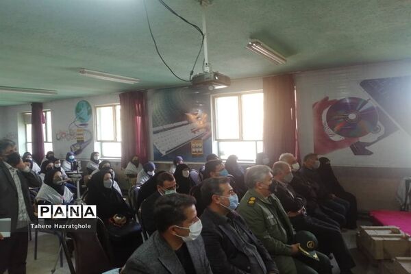 نواختن زنگ مقاومت به مناسبت هفته بسیج در مدارس آموزش و پرورش ملارد