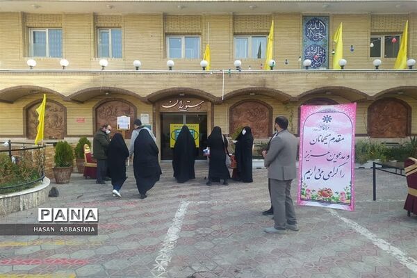 مراسم تقدیر از دانش‌آموزان سمپاد برگزیده در جشنواره کاپ استانی  قم