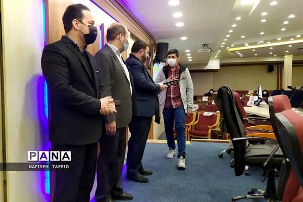 مراسم تقدیر از دانش‌آموزان سمپاد برگزیده در جشنواره کاپ استانی  قم