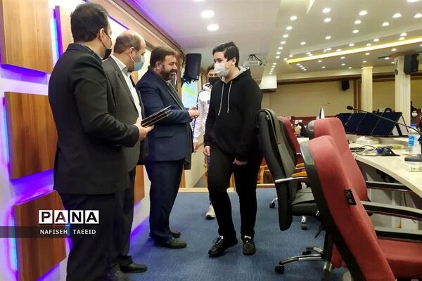 مراسم تقدیر از دانش‌آموزان سمپاد برگزیده در جشنواره کاپ استانی  قم