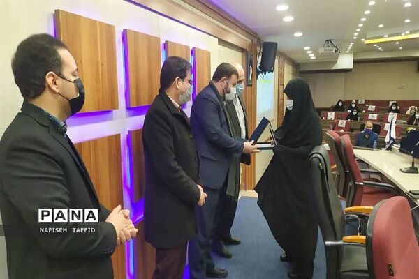 مراسم تقدیر از دانش‌آموزان سمپاد برگزیده در جشنواره کاپ استانی  قم
