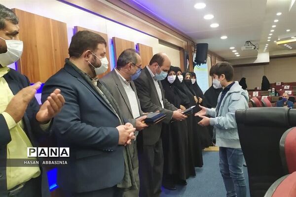 مراسم تقدیر از دانش‌آموزان سمپاد برگزیده در جشنواره کاپ استانی  قم