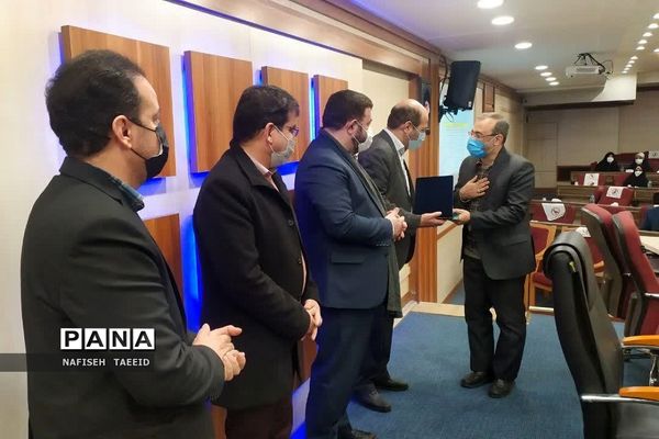 مراسم تقدیر از دانش‌آموزان سمپاد برگزیده در جشنواره کاپ استانی  قم