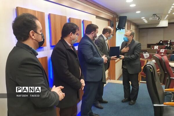 مراسم تقدیر از دانش‌آموزان سمپاد برگزیده در جشنواره کاپ استانی  قم