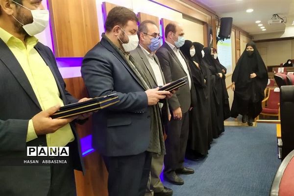 مراسم تقدیر از دانش‌آموزان سمپاد برگزیده در جشنواره کاپ استانی  قم