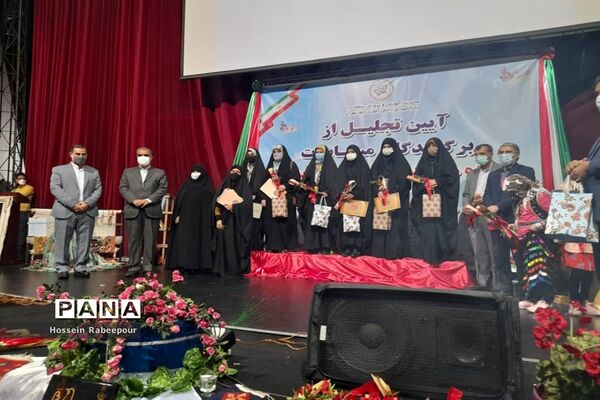 مراسم تجلیل از برگزیدگان کشوری حوزه معاونت پرورشی منطقه 16