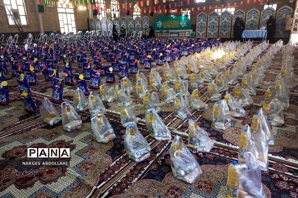 مراسم رزمایش مؤمنانه عطری از شهدا در مصلی شهر فشافویه