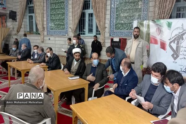 نشست بصیرتی و میز خدمت پیگیری مشکلات مردم در اقبالیه