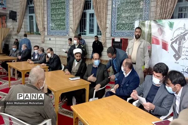 نشست بصیرتی و میز خدمت پیگیری مشکلات مردم در اقبالیه