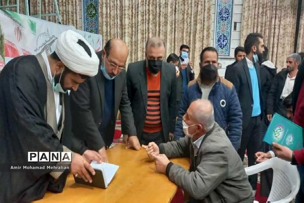 نشست بصیرتی و میز خدمت پیگیری مشکلات مردم در اقبالیه