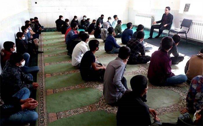 در مدارس صمصامی و بازفت کار‌گاه‌های مشاوره ای برگزار شد