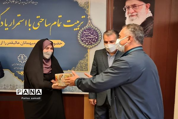 نشست تخصصی کمیته فوریت‌های روانی اجتماعی دانش‌آموزان در منطقه ۱۳