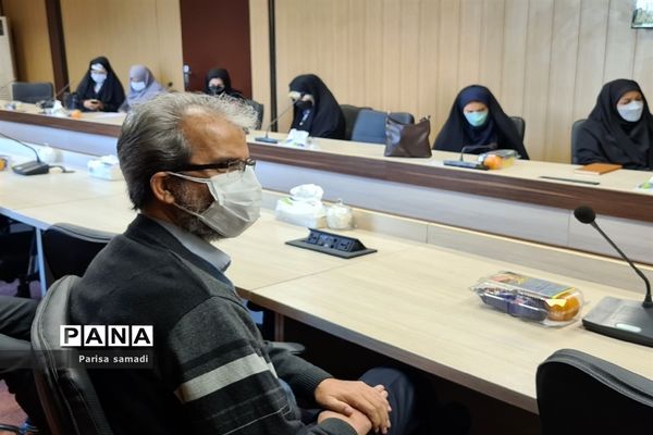 نشست تخصصی کمیته فوریت‌های روانی اجتماعی دانش‌آموزان در منطقه ۱۳