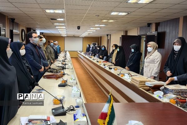 نشست تخصصی کمیته فوریت‌های روانی اجتماعی دانش‌آموزان در منطقه ۱۳