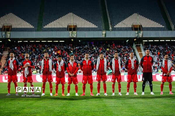دیدار تیم‌های پرسپولیس و صنعت نفت آبادان