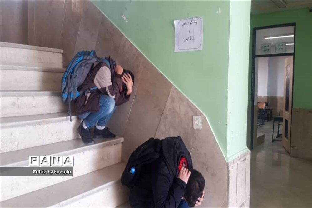 برگزاری مانورسراسری زلزله درمدارس رودهن