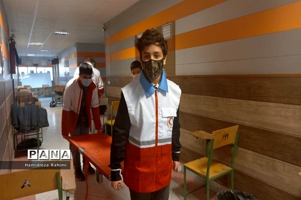 برگزاری مانور زلزله و اقدامات ایمنی در دبیرستان امام خمینی (ره) منطقه ۱۵