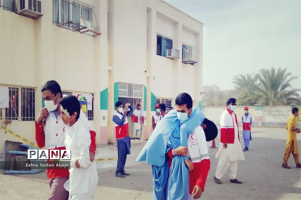 مانور سراسری زلزله در هنرستان خاتم الانبیا ایرانشهر