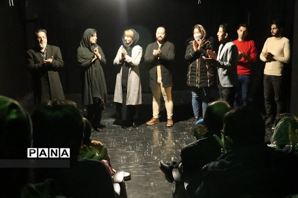 اجرای تئاتر «اندیشه‌های ابری دلتنگ»