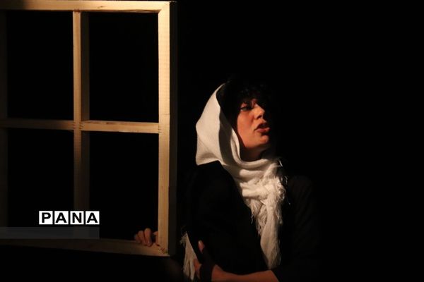 اجرای تئاتر «اندیشه‌های ابری دلتنگ»