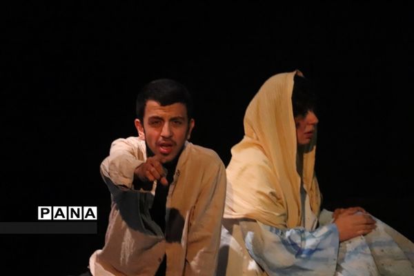 اجرای تئاتر «اندیشه‌های ابری دلتنگ»