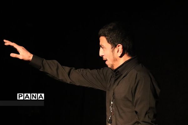 اجرای تئاتر «اندیشه‌های ابری دلتنگ»