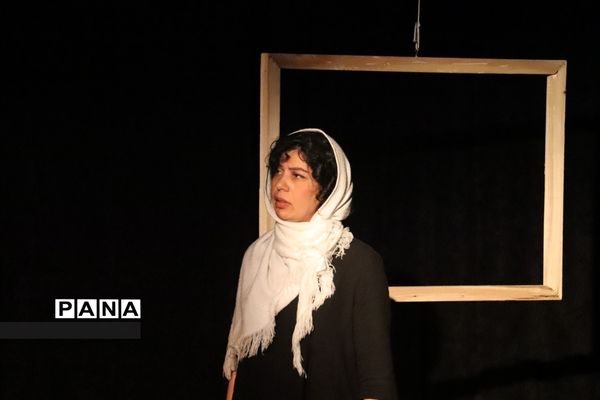 اجرای تئاتر «اندیشه‌های ابری دلتنگ»