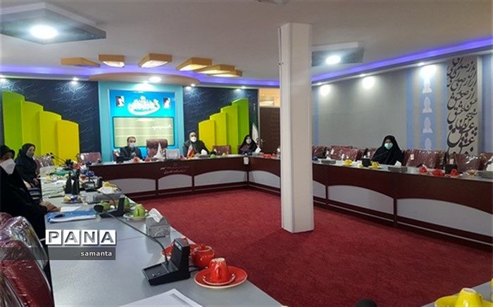 آموزش به اولیاءدر کنار آموزش به دانش‌آموزان، راهی اثربخش در پیشگیری از آسیب‌هاست