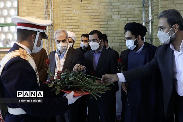 تجدید میثاق  وزیر آموزش و پرورش با امام راحل و شهدای هفتم تیر