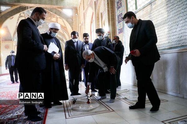 تجدید میثاق  وزیر آموزش و پرورش با امام راحل و شهدای هفتم تیر