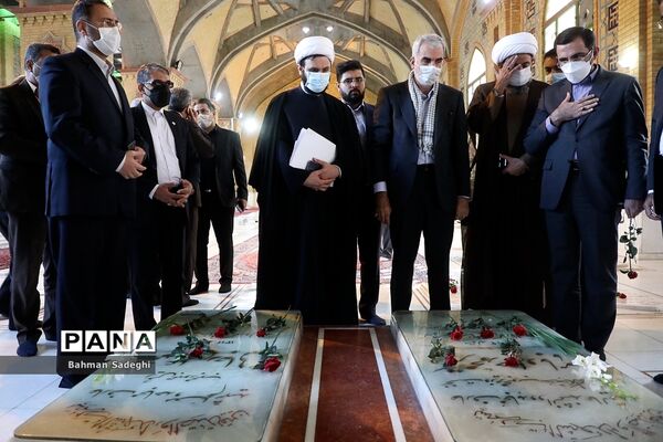 تجدید میثاق  وزیر آموزش و پرورش با امام راحل و شهدای هفتم تیر