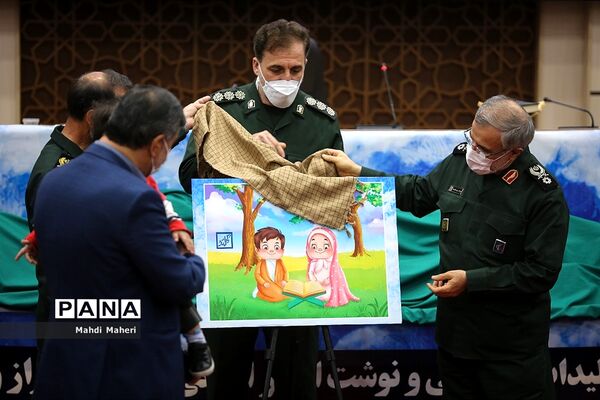 رونمایی از تولیدات فرهنگی و نوشت افزار ایرانی اسلامی آراز و آیناز