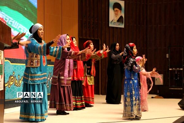 تجلیل از برترین‌های سرود دانش آموزی در قم-2