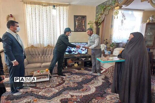 تجدید میثاق فرهنگیان و دانش‌آموزان  کلات با خانواده شهدای شهرستان