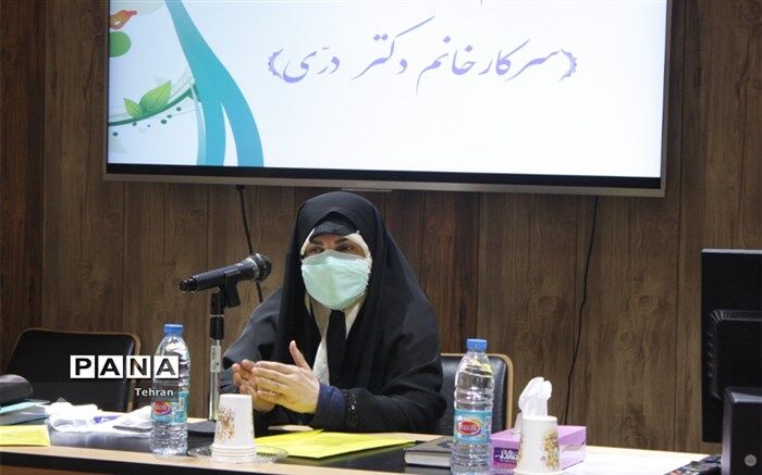 باید نقش معلمان از انتقال‌دهنده اطلاعات به تسهیل‌کننده یادگیری ارتقاء یابد