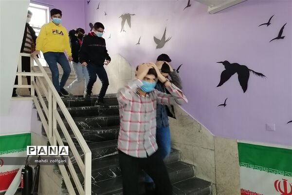 زنگ ایمنی و زلزله در دبیرستان آیت‌الله خامنه‌ای ناحیه دو شهرری