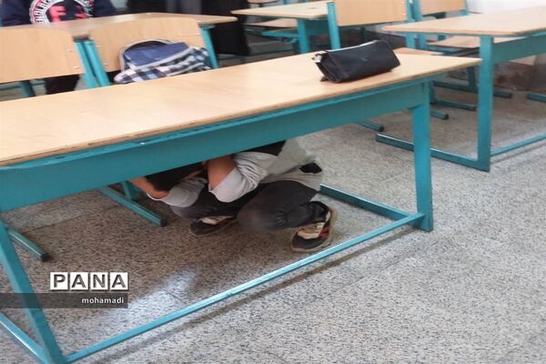 برگزاری مانور زلزله در مدارس منطقه 10