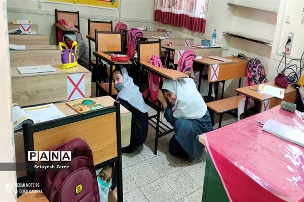 مانور زلزله در دبستان فرهنگ کاشمر