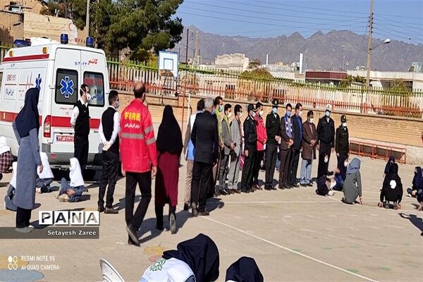 مانور زلزله در دبستان فرهنگ کاشمر