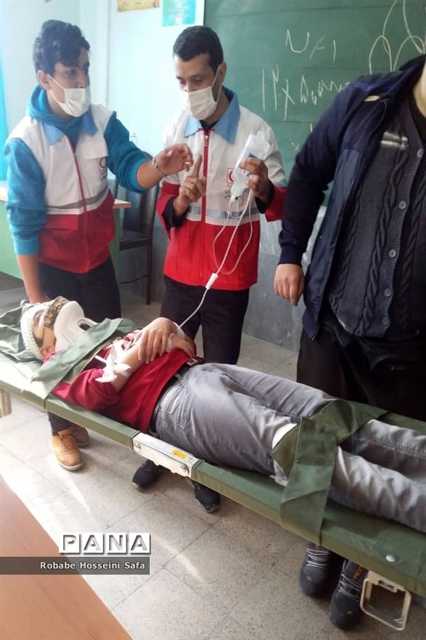 بیست و سومین مانور سراسری زلزله در دبستان جهاد منطقه ۱۷