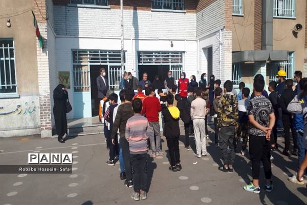 بیست و سومین مانور سراسری زلزله در دبستان جهاد منطقه ۱۷