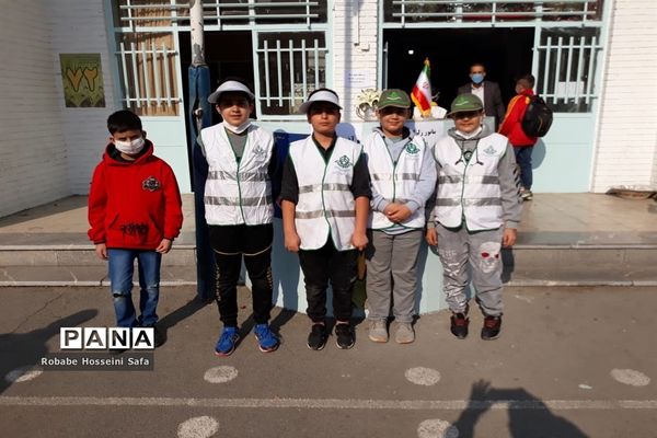 بیست و سومین مانور سراسری زلزله در دبستان جهاد منطقه ۱۷