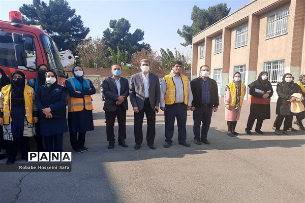 بیست و سومین مانور سراسری زلزله در دبستان جهاد منطقه ۱۷
