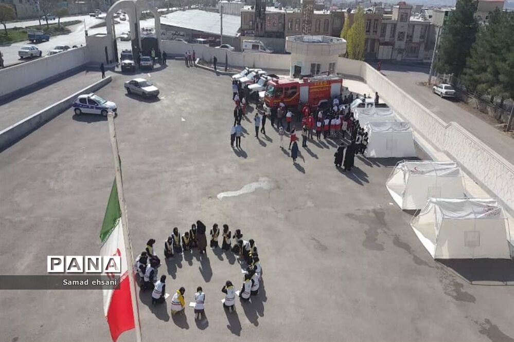 مانور سراسری زلزله در مدرسه دخترانه مصلی نژاد شهر یاسوج