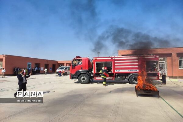 مانور سراسری زلزله در مدارس منطقه کاکی