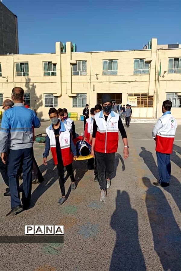 مانور سراسری زلزله و ایمنی در مدارس ناحیه۶ مشهد